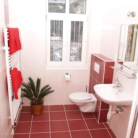 Guest house Ve Dvore 3*